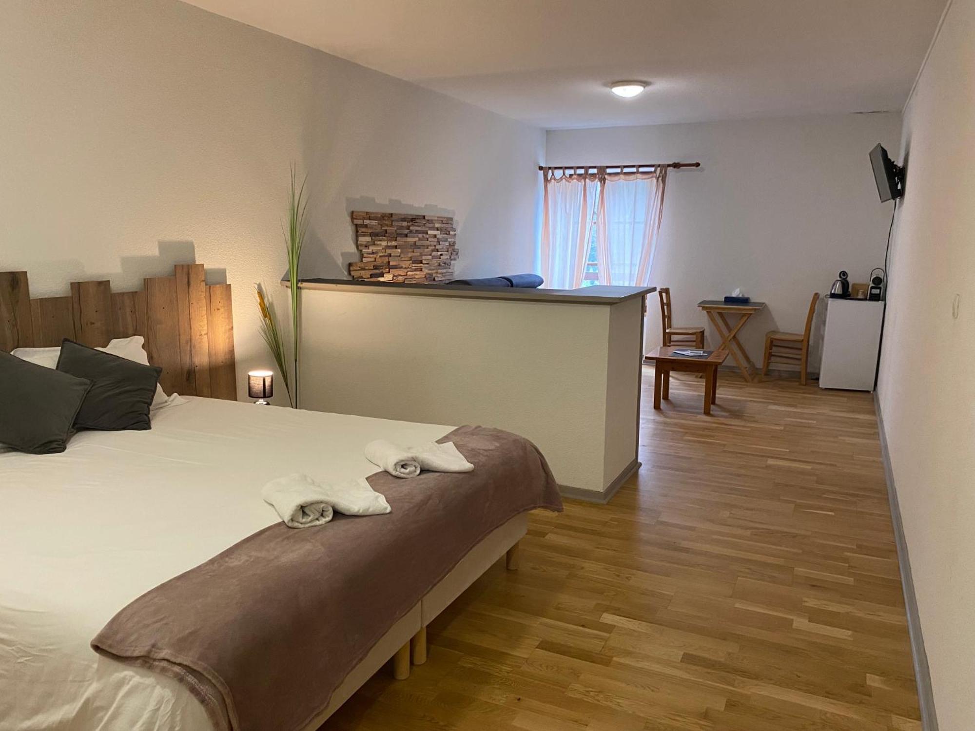 Gite - Auberge Du Midi Saint-Antoine  Bagian luar foto